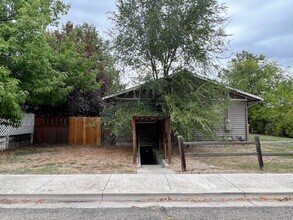 Building Photo - Renovated 1 bedroom in great location