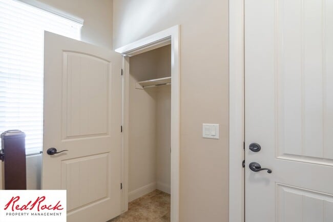 Building Photo - Modern 4 Bedroom Townhome Near Pools, Parks & Pickleball!