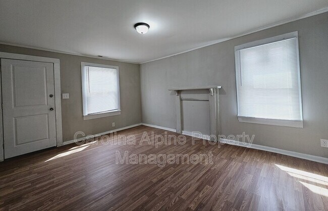 Building Photo - 410 Clegg St