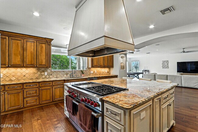 Building Photo - 6528 Calle Placido Dr