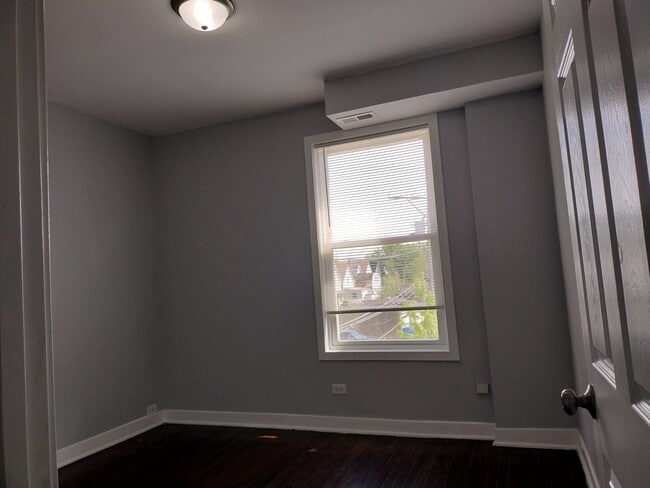 Building Photo - 1413 W 66th St