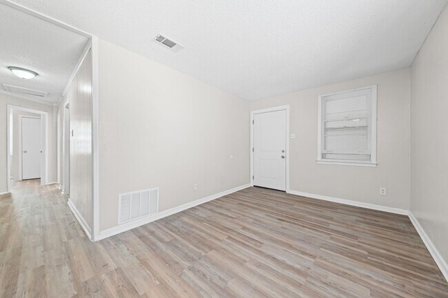 Building Photo - 410 Carbon Cove