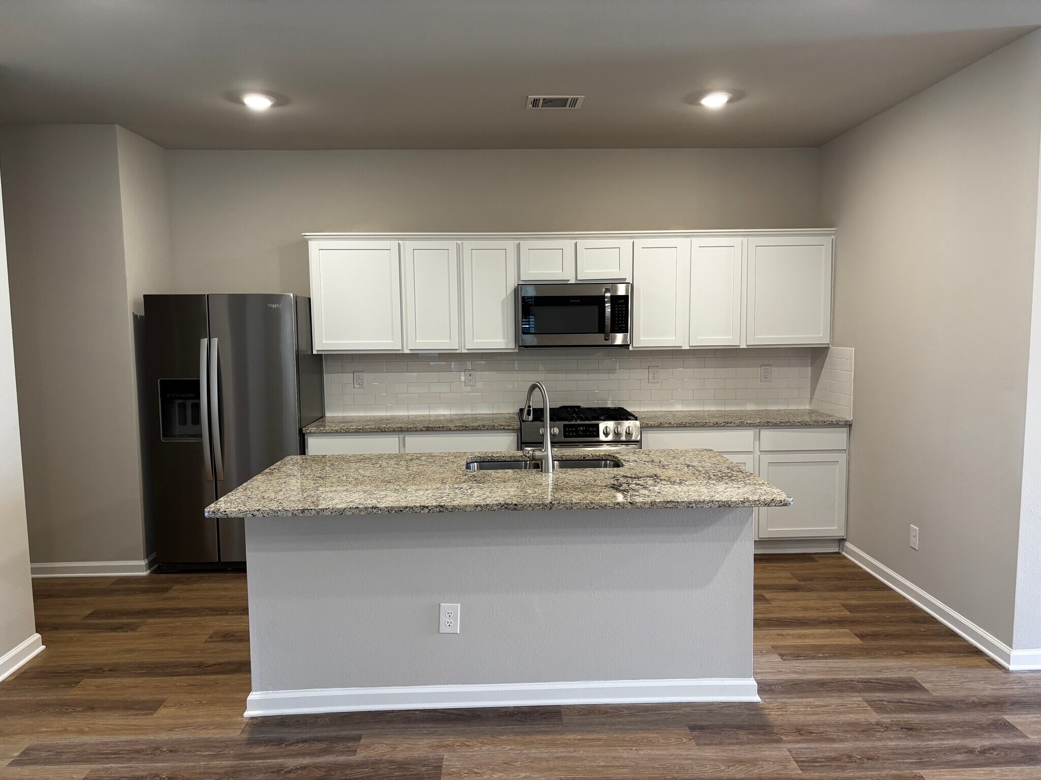 Building Photo - 5928 Pier Park Ave