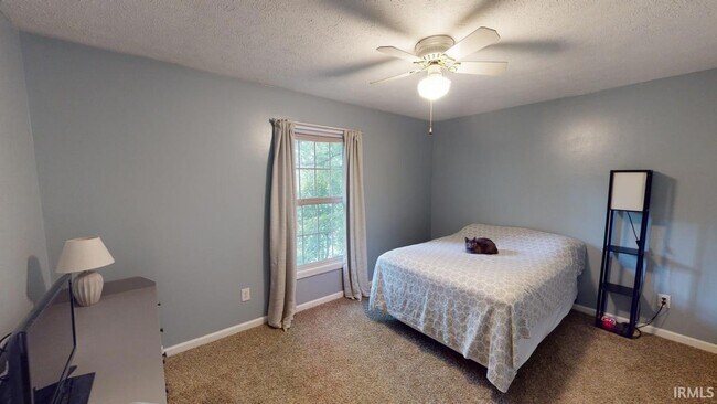 Building Photo - 733 E Sherwood Hills Dr
