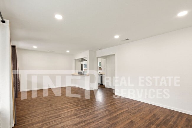 Building Photo - 2017 Buckeye Dr