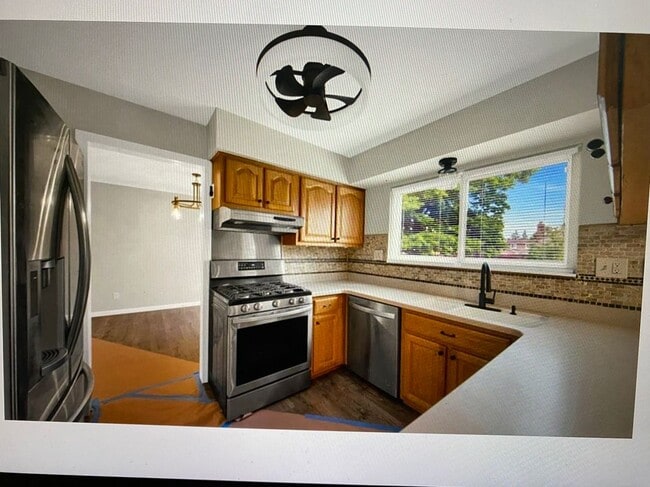 Building Photo - 42668 Addison Ave