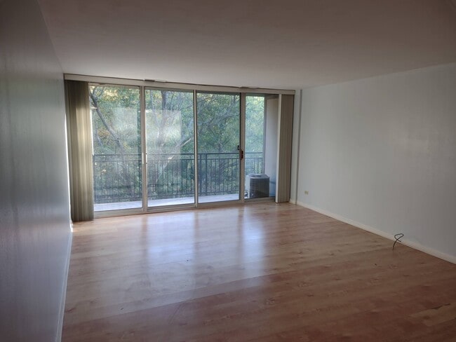 Building Photo - 5810 Oakwood Dr