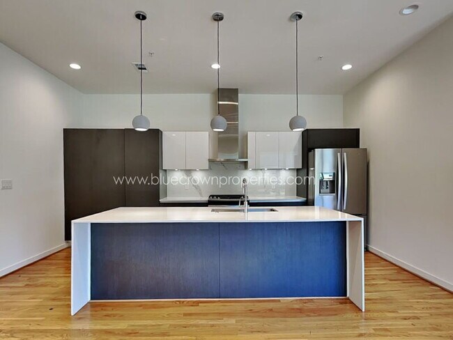 Building Photo - 1245 Gano St