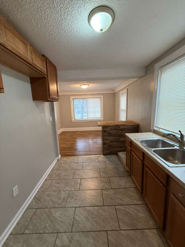 Building Photo - 16584 Blackstone St