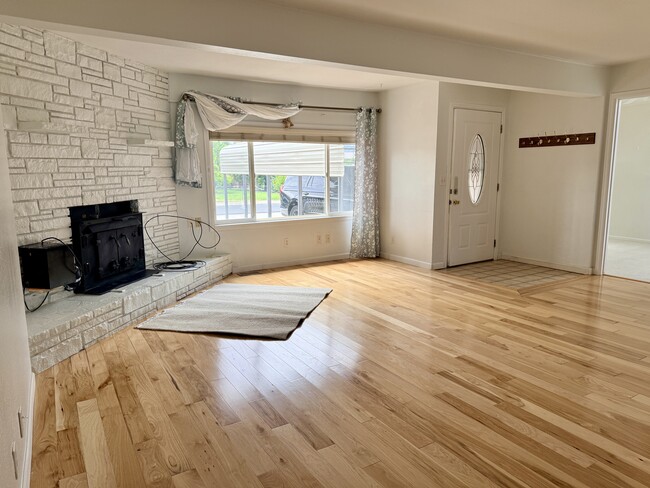 Building Photo - 1208 Hermosa Ave