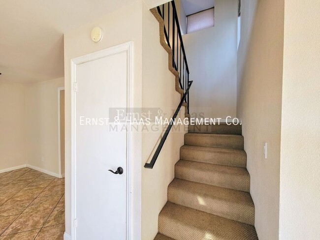 Building Photo - Beautiful Attached Townhome in Wonderful G...