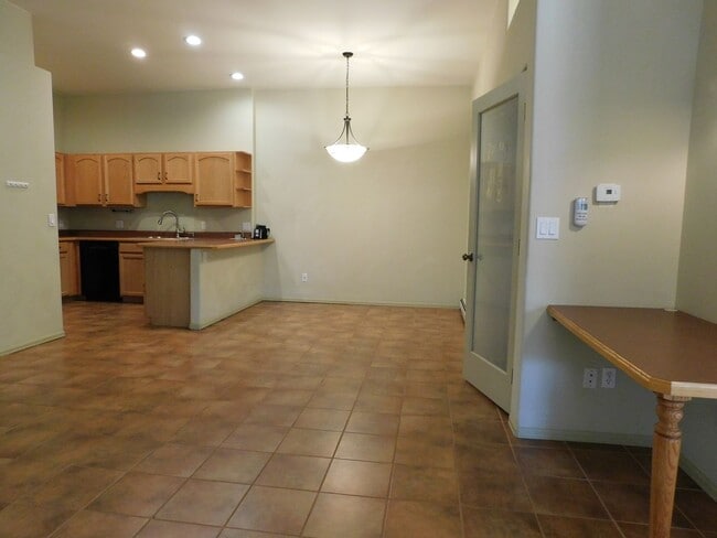 Building Photo - Spacious Duplex in N Grand Junction