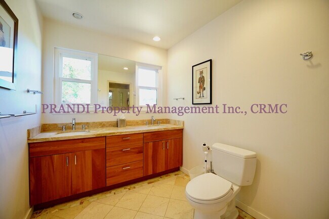 Building Photo - Spacious Greenbrae View Home with Privacy ...