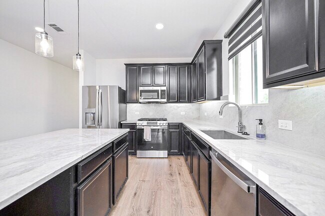 Building Photo - 5046 Royal Amber Ln