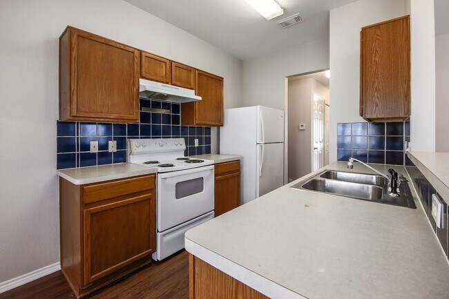 Building Photo - 14904 Antique Finish Dr