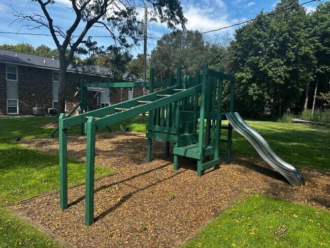 Building Photo - 475 W Mae Rose Ave