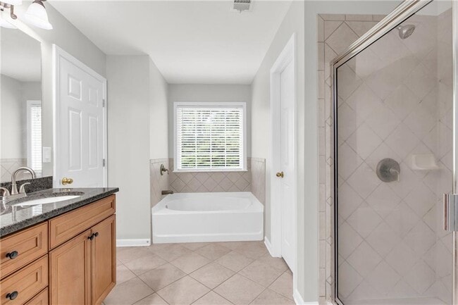 Building Photo - 10870 Brunson Dr