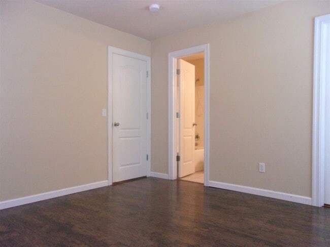 Building Photo - 3 BED 2 BATH 2 CAR GARAGE HOME- NW OKC