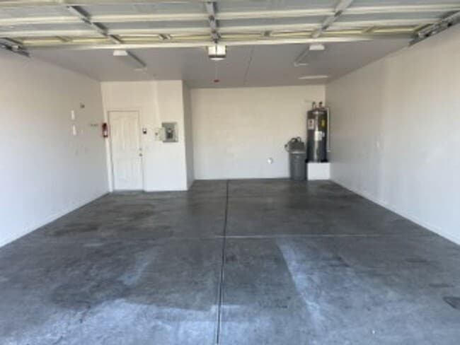 Building Photo - LAKE1335