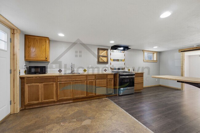 Building Photo - 1 Bedroom 1 Bath Home with Off-Street Parking Available in Midtown Coeur d'Alene!