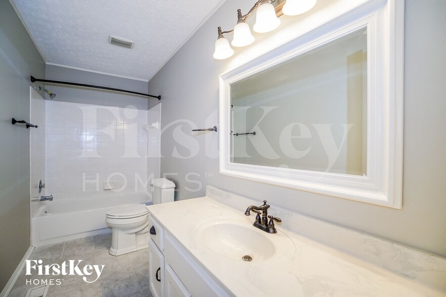 Building Photo - 5586 Edie Dr