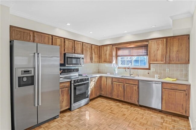 Building Photo - 73 Dora St