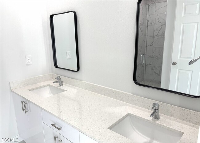 Building Photo - 825 Porter St E