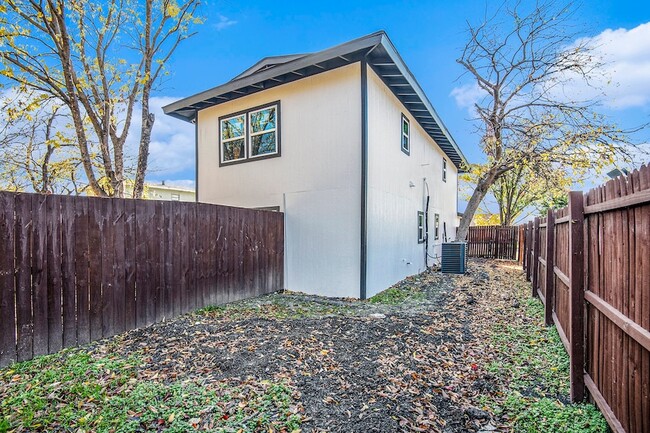 Building Photo - 408 Dawson Cir