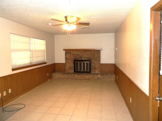 Building Photo - 1610 NW Black Mesa Dr