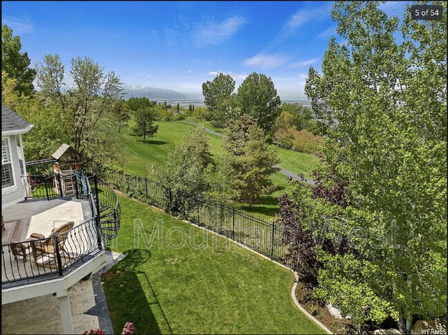 Building Photo - 49 E Fairway Dr