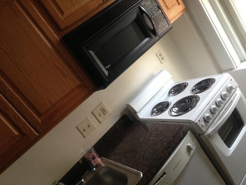 Building Photo - 15 Colborne Rd