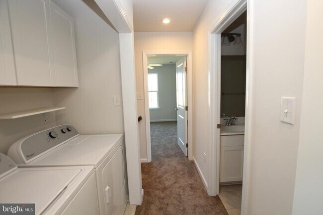 Building Photo - 30111 Plantation Dr