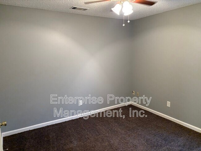 Building Photo - 3913 Oak Branch Cir E