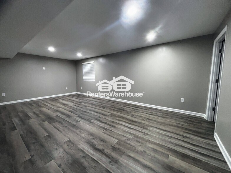 Building Photo - 20 NE Badger Ln