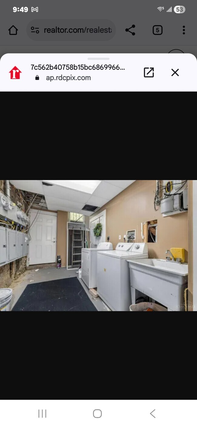 Building Photo - 395 Oregon St