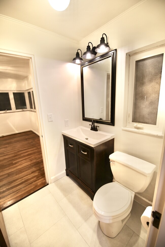 Building Photo - 3191 E Broad St