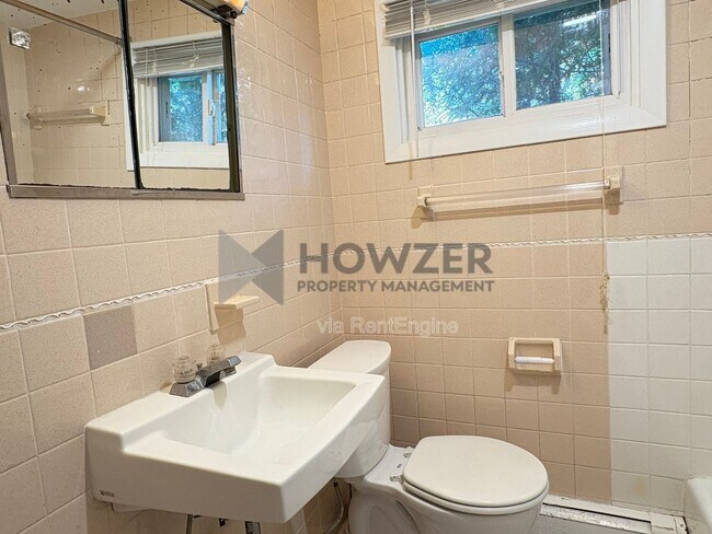 Building Photo - 20 Ellis Dr