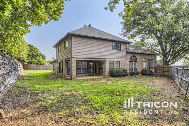 Building Photo - 2704 Yorkshire Ct