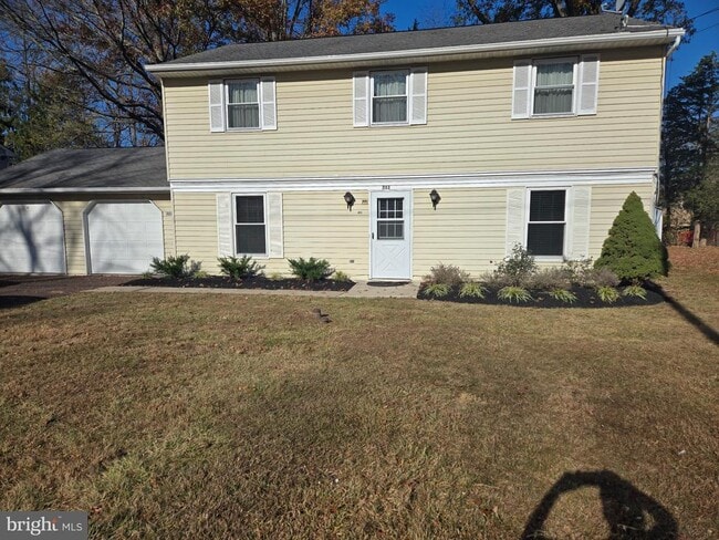 Building Photo - 311 E Park Ave