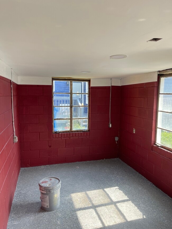 Building Photo - 801 Rockefeller St