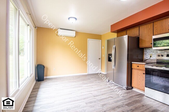 Building Photo - New Home in Kendallville now ready for rent!!