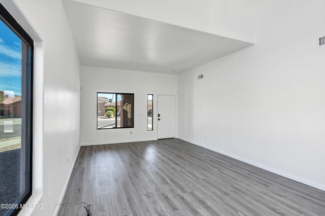 Building Photo - 4830 S VALLECANO Dr
