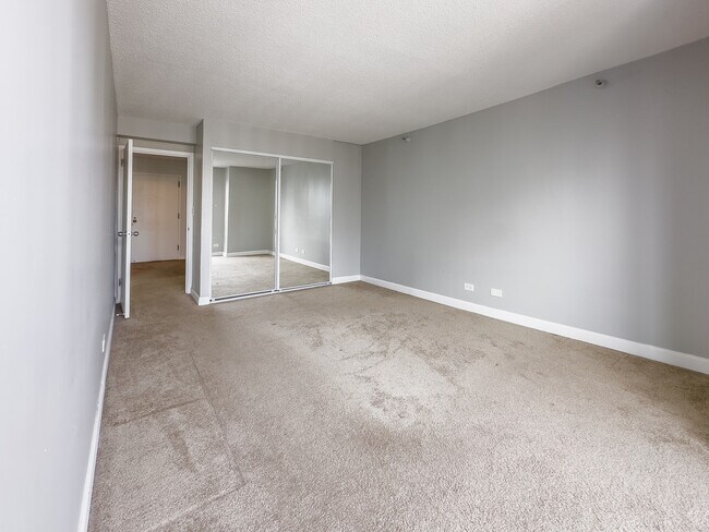 Building Photo - 10 E Ontario St