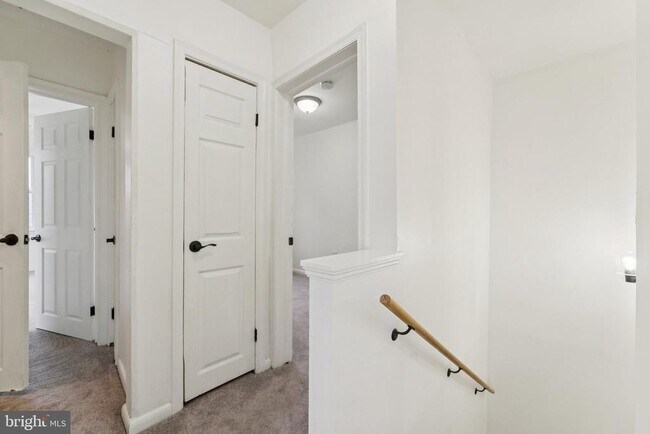 Building Photo - 800 Stoll St