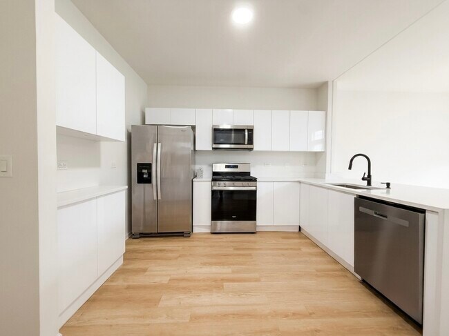Building Photo - 1089 Ellsworth Dr