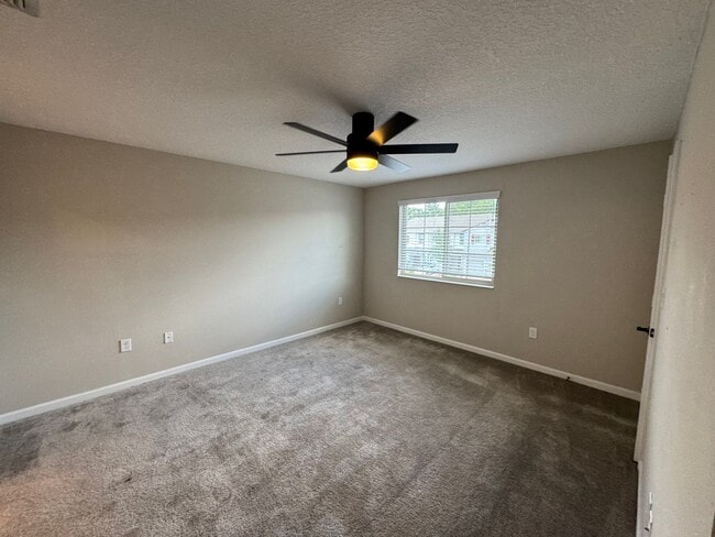 Building Photo - 3 BD/2.5 BA Home, Modern Elegance Meets Ev...