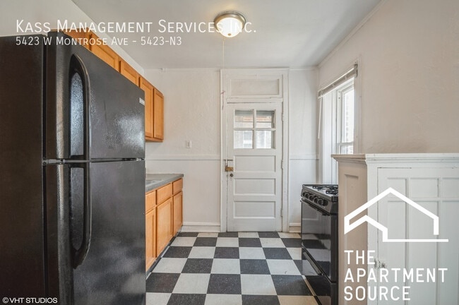 Building Photo - 5423 W Montrose Ave