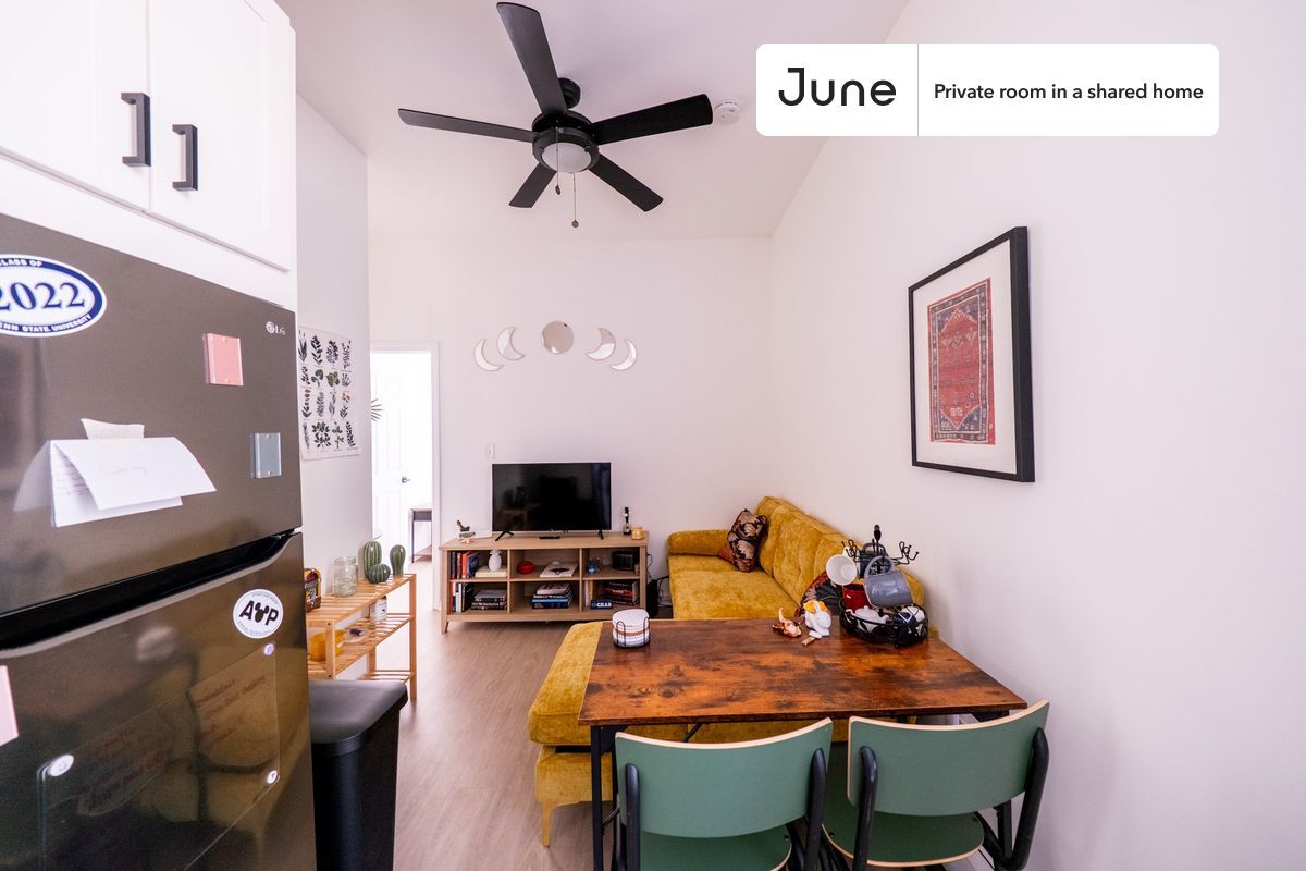 Building Photo - Room in Shared 2 bed/1 bath home