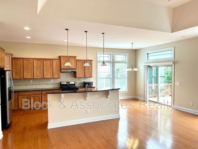 Building Photo - 706 Weavers Ridge Dr