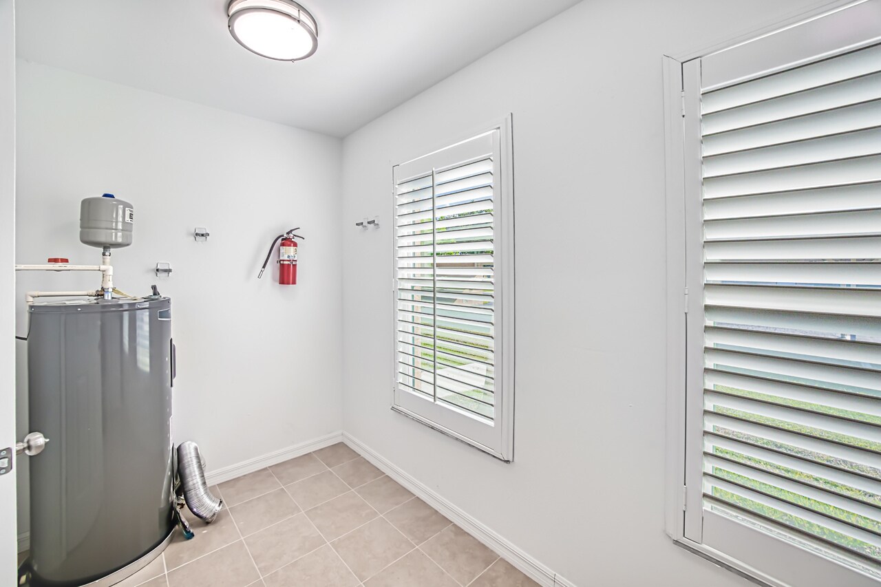 Building Photo - 16840 Sanibel Sunset Ct